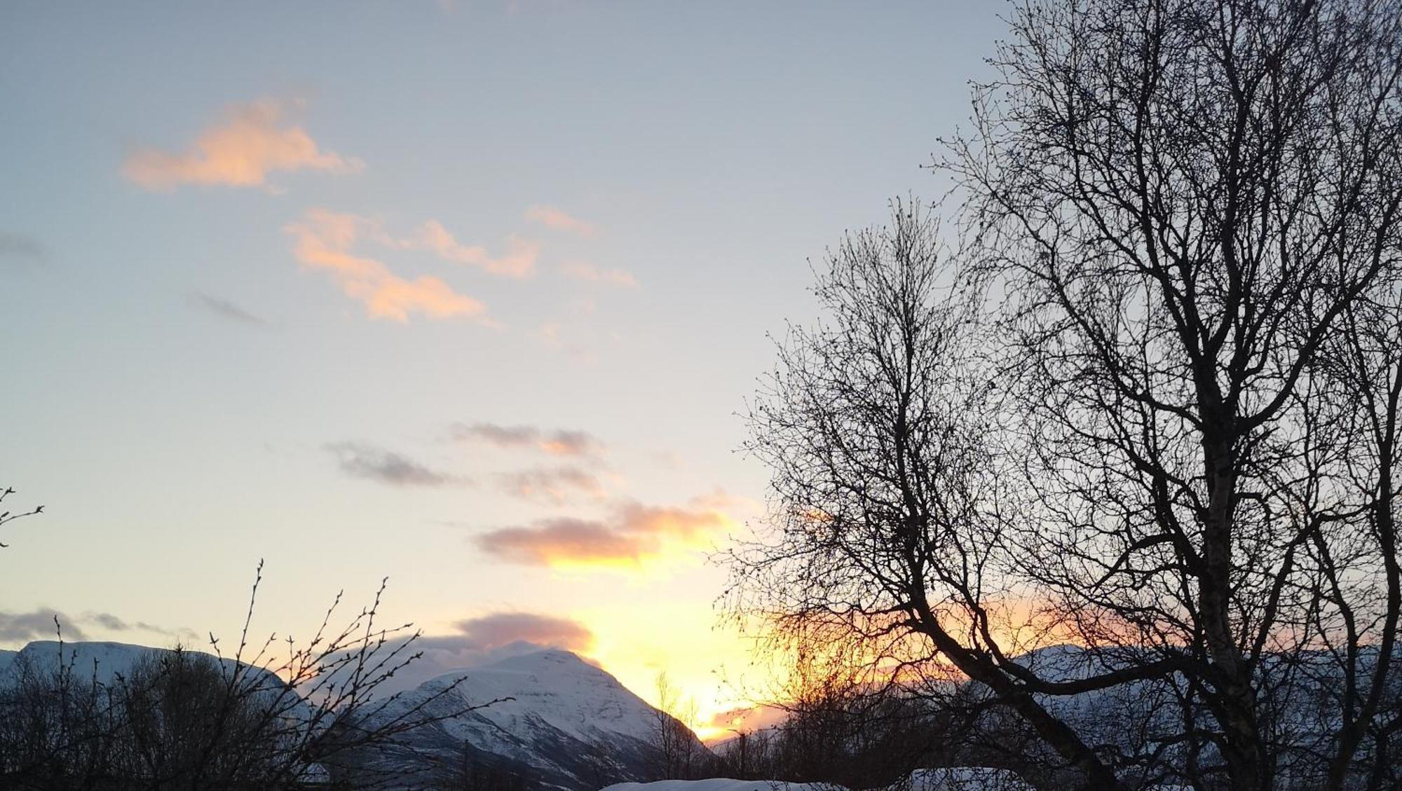 Best No1 Manndalen Buitenkant foto